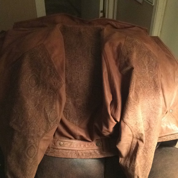 Women’s brown leather jacket. Never worn. Large - Picture 3 of 4